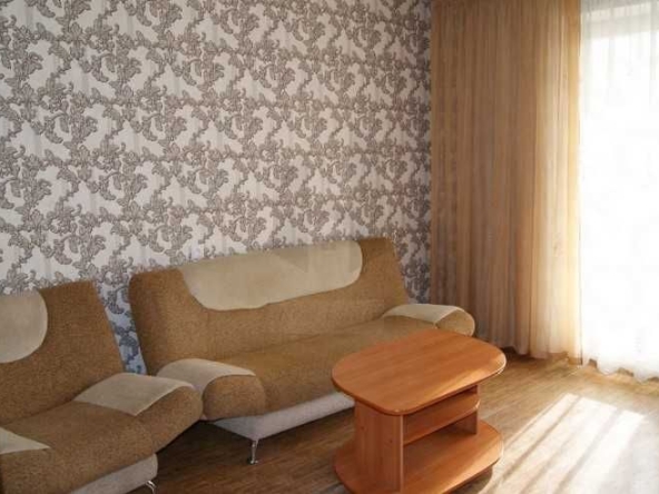 Дава се под наем Двустаен апартамент в Пловдив, Младежки Хълм - 65 кв.м за 295.8 € - Снимка #1