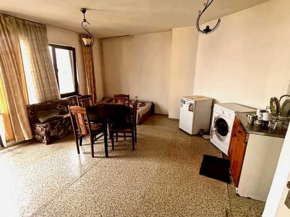 Дава се под наем Двустаен апартамент в Бургас, Изгрев - 60 кв.м за 125 € - Снимка #1