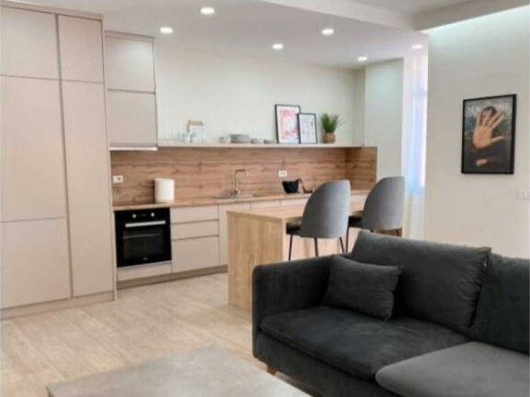 Тристаен апартамент в София, Витоша - 93 кв.м за 768 €/кв.м - Снимка #1