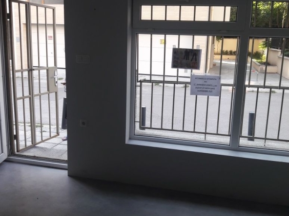 Дава се под наем Магазин в Бургас, Промишлена зона - Север - 15 кв.м за 178.5 € - Снимка #1