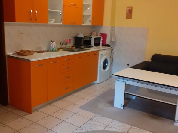 Дава се под наем Двустаен апартамент в Пазарджик, Център - 63 кв.м за 229.5 € - Снимка #1