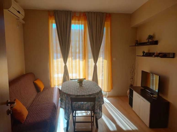 Дава се под наем Двустаен апартамент в к.к. Слънчев бряг - 55 кв.м за 500 € - Снимка #1