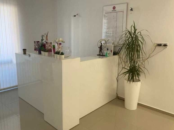 Дава се под наем Тристаен апартамент в София, Дървеница - 100 кв.м за 599 € - Снимка #1