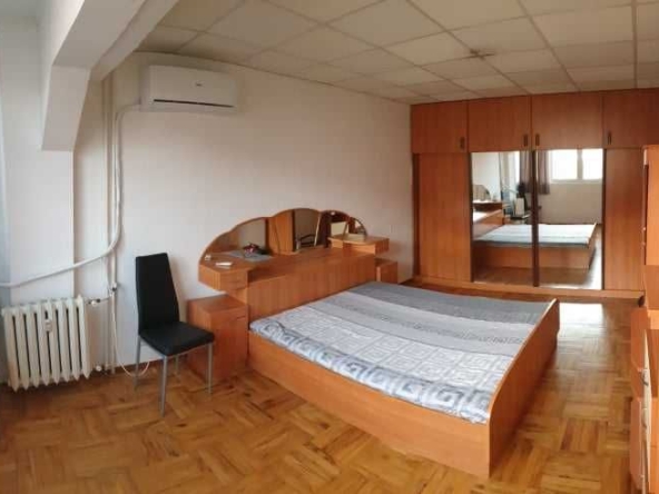 Дава се под наем Двустаен апартамент в Бургас, Център - 65 кв.м за 204 € - Снимка #1