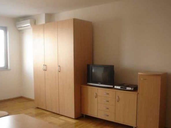 Дава се под наем Тристаен апартамент в Бургас, Меден рудник - зона Д - 95 кв.м за 290.7 € - Снимка #1