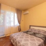 Дава се под наем Тристаен апартамент в Бургас, Център - 82 кв.м за 275 € - Снимка #1