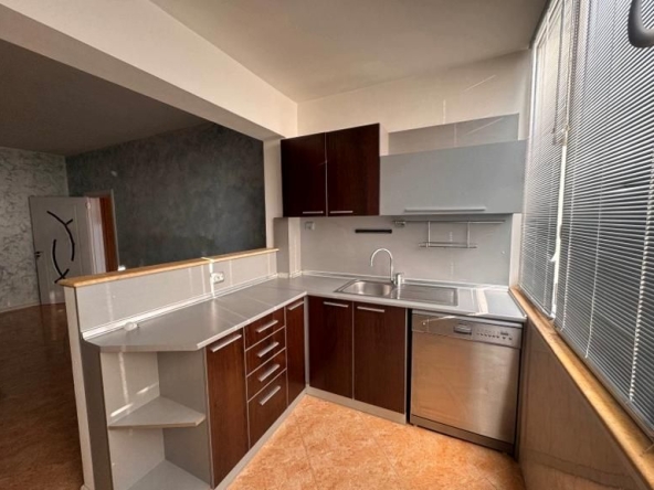 Дава се под наем Тристаен апартамент в Пловдив, Тракия - 60 кв.м за 424 € - Снимка #1