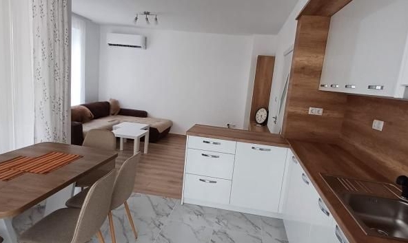 Дава се под наем Тристаен апартамент в Пловдив, Христо Смирненски - 93 кв.м за 475 € - Снимка #1