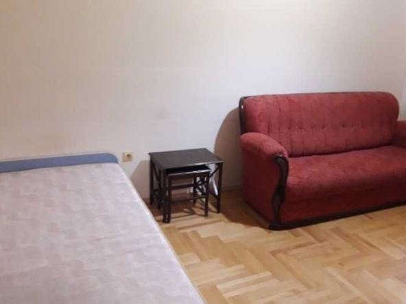 Дава се под наем Тристаен апартамент в Бургас, Изгрев - 85 кв.м за 270.3 € - Снимка #1