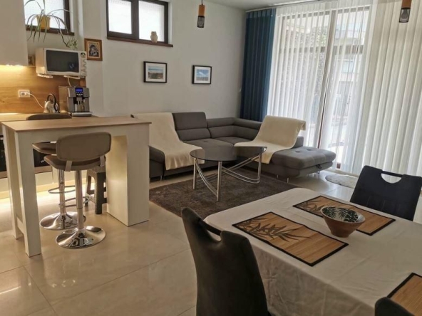 Дава се под наем Къща в Бургас, Сарафово - 200 кв.м за 2600 € - Снимка #1