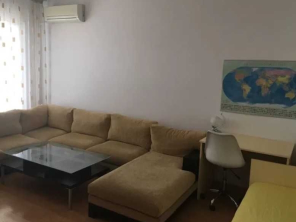 Дава се под наем Тристаен апартамент в Пловдив, Център - 88 кв.м за 321.3 € - Снимка #1