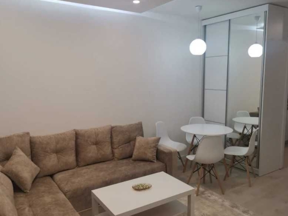Дава се под наем Двустаен апартамент в Пловдив, Изгрев - 65 кв.м за 402.9 € - Снимка #1
