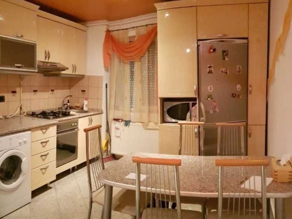 Дава се под наем Двустаен апартамент в Пловдив, Гагарин - 60 кв.м за 219.3 € - Снимка #1