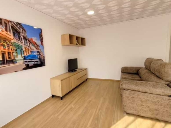 Дава се под наем Тристаен апартамент в Бургас, Крайморие - 80 кв.м за 372.3 € - Снимка #1