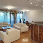 Дава се под наем Тристаен апартамент в Пловдив, Център - 100 кв.м за 1100 € - Снимка #1