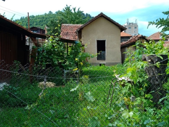 Парцел в Берковица - 300 кв.м за 85 €/кв.м - Снимка #1