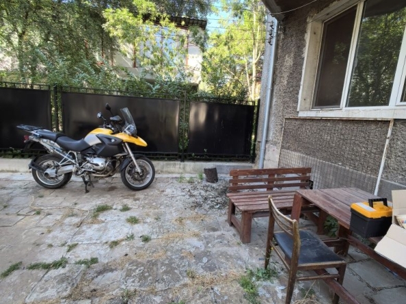 Дава се под наем Гараж / Паркомясто в София, Зона Б-18 - 6 кв.м за 30.6 € - Снимка #1