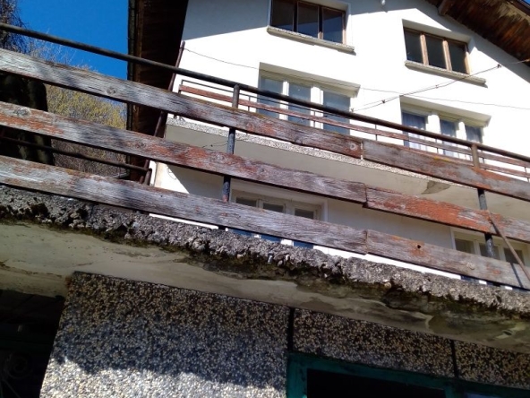 Къща в Троян - 300 кв.м за 187 €/кв.м - Снимка #1