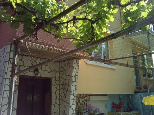 Къща в Панагюрище - 210 кв.м за 429 €/кв.м - Снимка #1