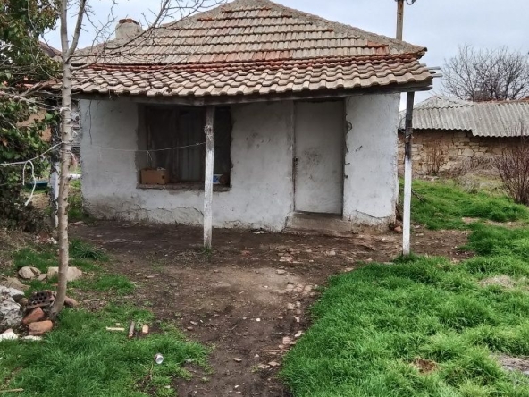 Къща в с. Малево, Област Хасково - 9 кв.м за 2267 €/кв.м - Снимка #1