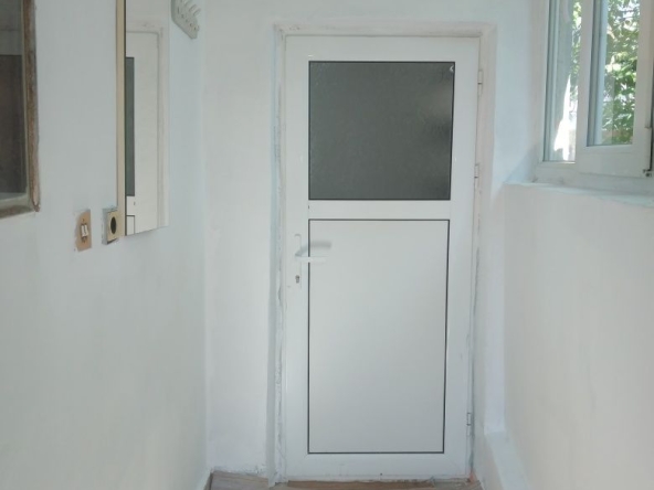 Етаж от къща в Варна, Цветен квартал - 55 кв.м за 5 €/кв.м - Снимка #1