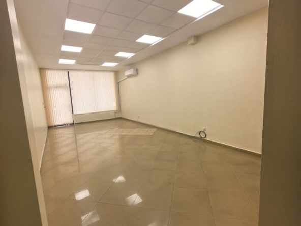 Дава се под наем Магазин в Разград, Бели Лом - 50 кв.м за 408 € - Снимка #1