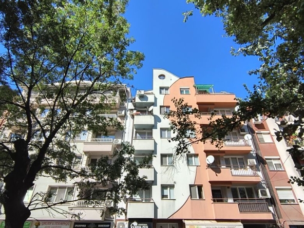 Дава се под наем Тристаен апартамент в Пловдив, Кючук Париж - 87 кв.м за 418.2 € - Снимка #1