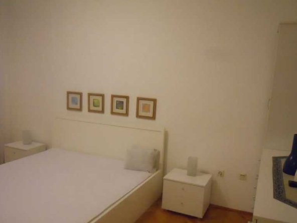 Дава се под наем Тристаен апартамент в Пловдив, Център - 74 кв.м за 183.6 € - Снимка #1