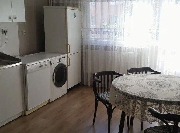 Дава се под наем Двустаен апартамент в София, Хиподрума - 79 кв.м за 538.56 € - Снимка #1