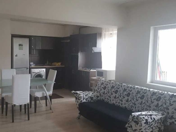 Дава се под наем Тристаен апартамент в Пловдив, Център - 75 кв.м за 188.7 € - Снимка #1