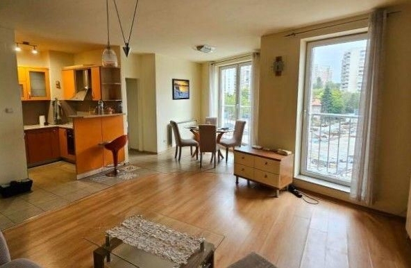 Дава се под наем Тристаен апартамент в София, Слатина - 85 кв.м за 699 € - Снимка #1