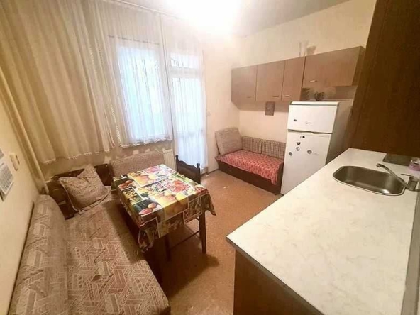 Дава се под наем Двустаен апартамент в Бургас, Славейков - 66 кв.м за 178.5 € - Снимка #1