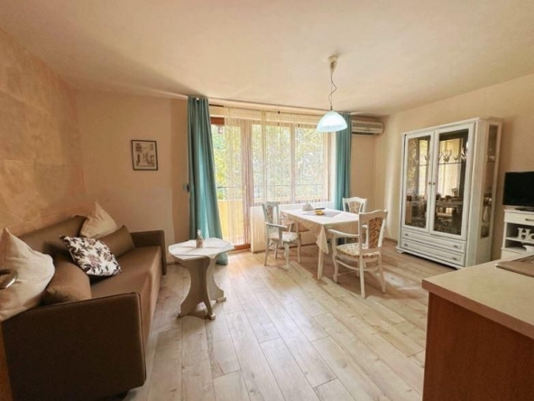 Дава се под наем Двустаен апартамент в Варна, Гръцка махала - 65 кв.м за 698.19 € - Снимка #1