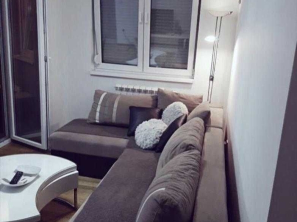 Дава се под наем Двустаен апартамент в Бургас, Изгрев - 48 кв.м за 178.5 € - Снимка #1