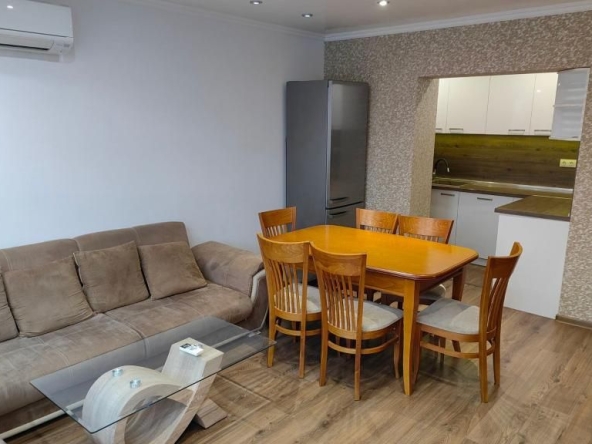 Дава се под наем Тристаен апартамент в Пловдив, Прослав - 150 кв.м за 425 € - Снимка #1