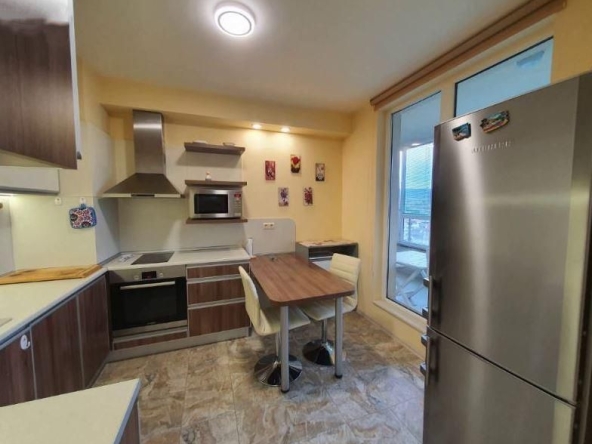 Дава се под наем Тристаен апартамент в Варна, Лятно кино Тракия - 117 кв.м за 900 € - Снимка #1