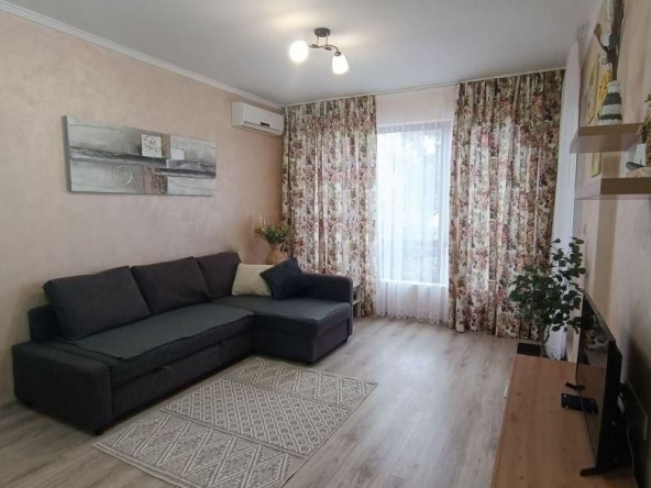 Дава се под наем Двустаен апартамент в Варна, Аспарухово - 65 кв.м за 473.79 € - Снимка #1