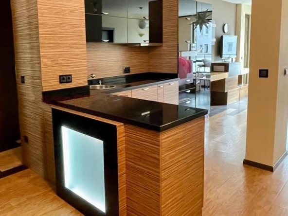 Дава се под наем Тристаен апартамент в София, Гоце Делчев - 120 кв.м за 899 € - Снимка #1