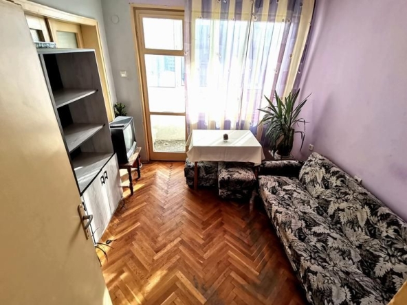 Дава се под наем Тристаен апартамент в Бургас, Център - 80 кв.м за 331.5 € - Снимка #1
