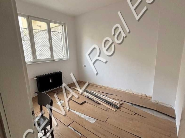 Дава се под наем Офис в София, Център - 22 кв.м за 200 € - Снимка #1