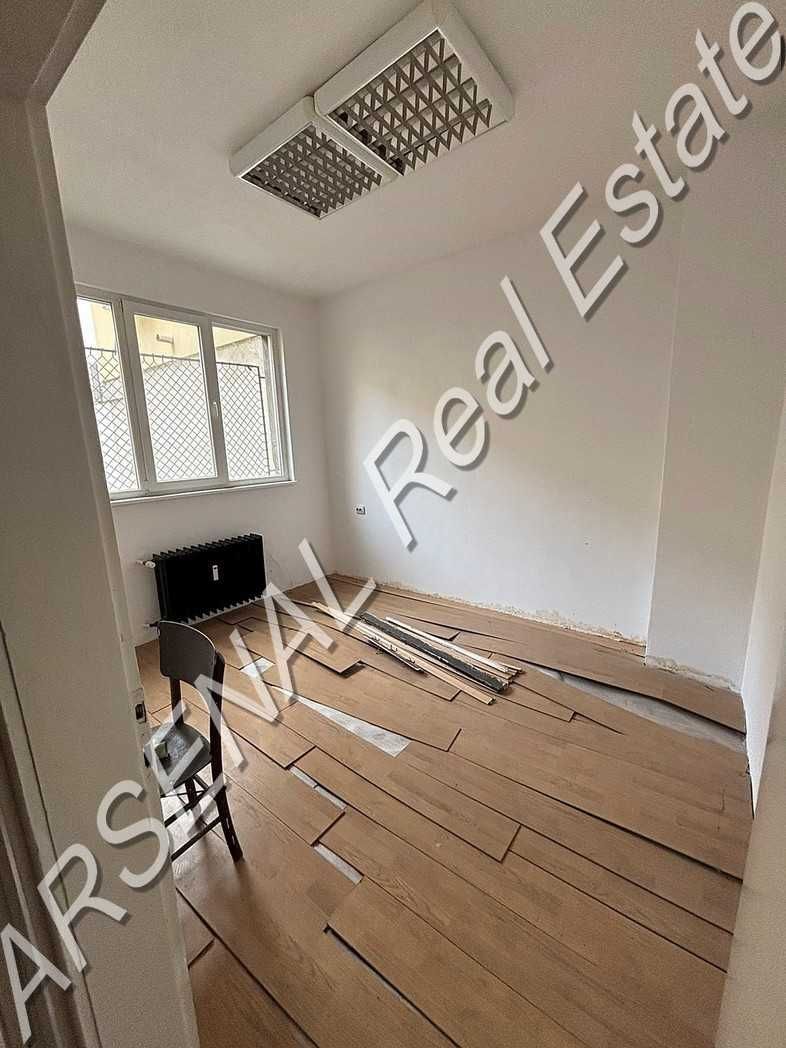 Дава се под наем Офис в София, Център - 22 кв.м за 200 € - Снимка #1