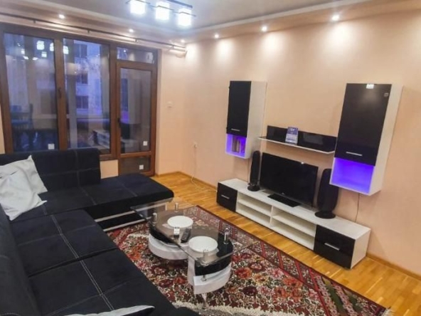 Дава се под наем Тристаен апартамент в Пловдив, Център - 88 кв.м за 550 € - Снимка #1