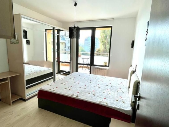 Дава се под наем Тристаен апартамент в София, Гоце Делчев - 120 кв.м за 990 € - Снимка #1