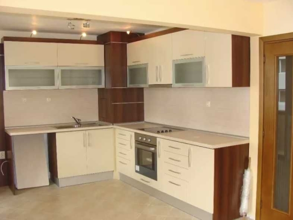 Дава се под наем Тристаен апартамент в Бургас, Лазур - 85 кв.м за 275 € - Снимка #1