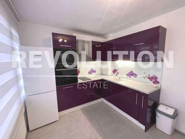 Дава се под наем Тристаен апартамент в Варна, Лятно кино Тракия - 112 кв.м за 600 € - Снимка #1