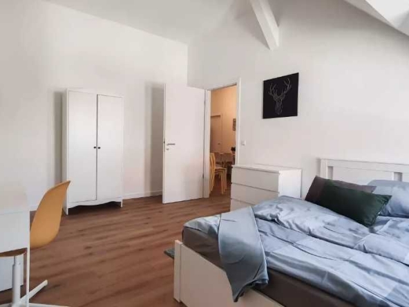 Дава се под наем Тристаен апартамент в София, Център - 90 кв.м за 612 € - Снимка #1