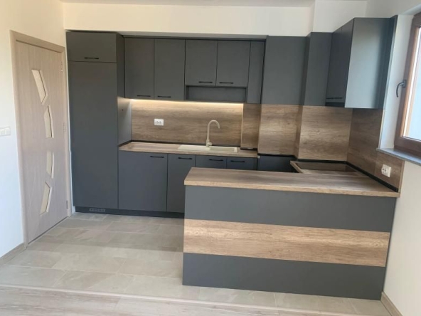 Дава се под наем Двустаен апартамент в Пловдив, Южен - 72 кв.м за 390 € - Снимка #1