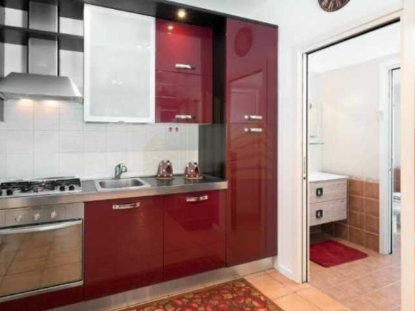 Дава се под наем Едностаен апартамент в Пловдив, Център - 25 кв.м за 107.1 € - Снимка #1