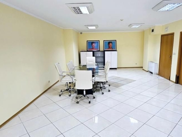 Дава се под наем Офис в Пловдив, Център - 96 кв.м за 750 € - Снимка #1