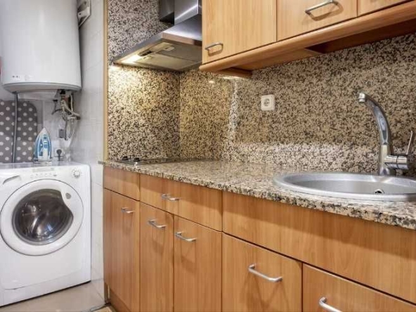 Дава се под наем Тристаен апартамент в Пловдив, Център - 74 кв.м за 204 € - Снимка #1